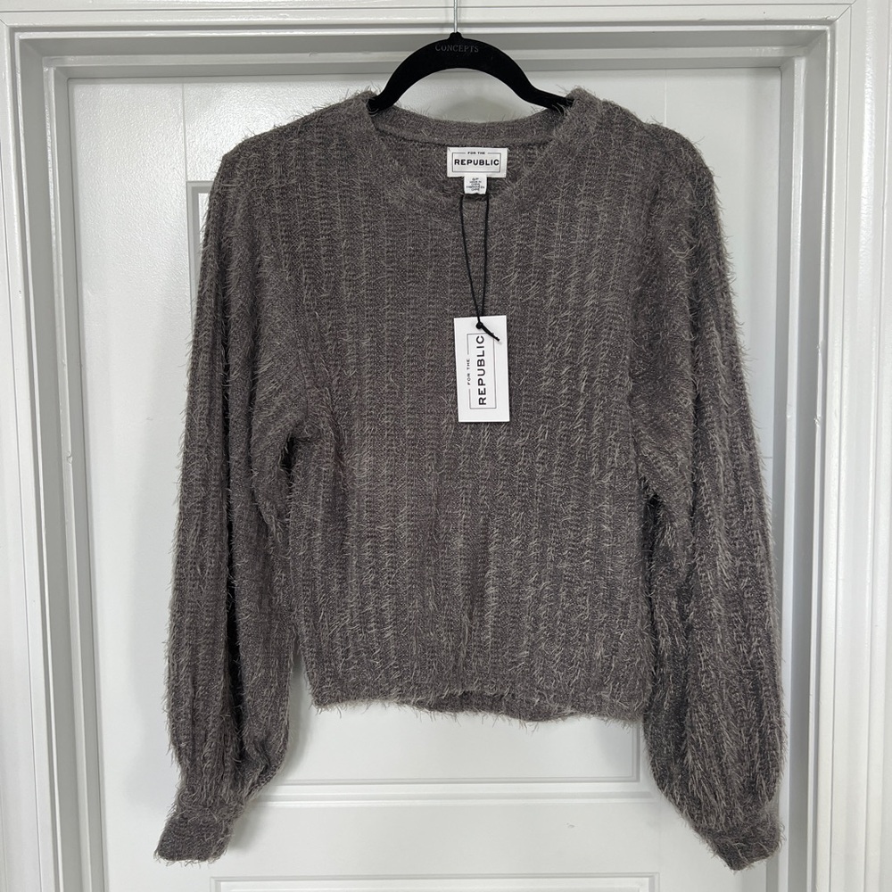 NWT For The Republic Fuzzy Gray Crew Neck Sweater with Balloon Sleeves size SP